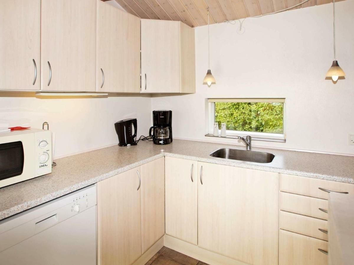 6 Person Holiday Home In Tarm エクステリア 写真